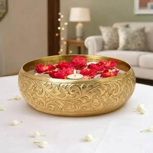 Urli de Golden Reverie – Bol en métal poli avec esthétique indienne traditionnelle pour la Pooja et l'accueil des entrées - Product Image 4
