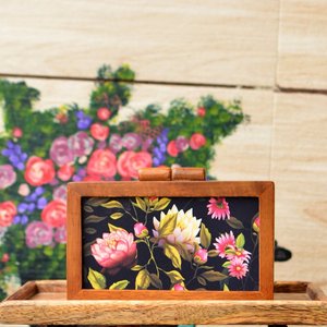 Pochette en bois imprimé floral de designer, sac à main élégant en bois naturel pour femme, idéal pour les fêtes et les mariages - Product Image 2