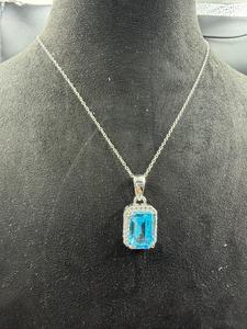 Colgante de cristal azul con corte esmeralda o topacio, colgante de plata 925, colgante con halo de diamantes, colgante delicado para regalos de cumpleaños para mujeres - Product Image 3