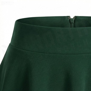 Jupe courte plissée unie pour femme, taille élastique, en polyester, taille haute, décontractée, pour toutes les saisons - Product Image 4
