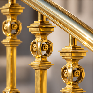 Rampe d'escalier en métal doré de luxe avec balustres décoratifs pour villas, hôtels et intérieurs haut de gamme - Product Image 2