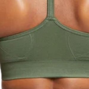 Soutien-gorge de sport sans couture pour femme, confortable, rembourré, sans armatures, extensible, coupe courte, respirant, idéal pour la gym, le yoga, la course et le fitness - Product Image 6