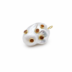 Pendentif en perle d'eau douce - Serti de pierres rouges CZ, bijou élégant fait main, cadeau pour elle - Product Image 2