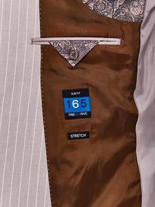 Costume Homme 3 Pièces 2026 – Ensemble de Bureau et d'Affaires Haut de Gamme : Veste, Gilet et Pantalon – Coupe Slim à Revers, Un Bouton – Idéal Mariage et Cérémonie - Product Image 4