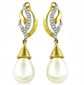 Pendientes colgantes chapados en oro de 18 quilates con perla sintética blanca y circonita cúbica con engaste en canal para mujer, estilo clásico de boda - Product Image 1