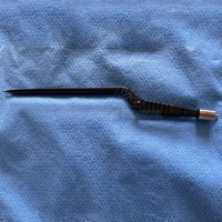 Pince bipolaire chirurgicale fiable en acier inoxydable avec alignement précis des pointes, alimentation manuelle pour procédures hospitalières