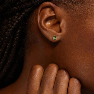 Boucles d'oreilles en tourmaline verte taille poire, or jaune, minimalistes, pour femme, à porter au quotidien - Product Image 6