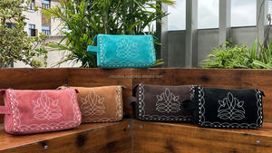 Estuche de cosméticos personalizado de alta calidad Boot Stitch Suede Leather Neceser de viaje Bolsa de maquillaje de cuero genuino para mujeres - Product Image 4