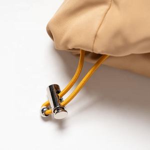 Veste bouffante en polyester 100% de style vintage taille réglable vestes en duvet durables pour hommes avec manches régulières - Product Image 6