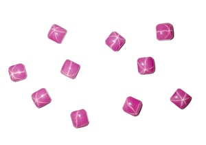Rubis Étoilé Rouge Carré 9x9 mm 4,5 Carats Créé en Laboratoire Poli Opaque Cabochon avec Effet Étoile à 6 Branches pour la Fabrication de Bijoux - Product Image 6