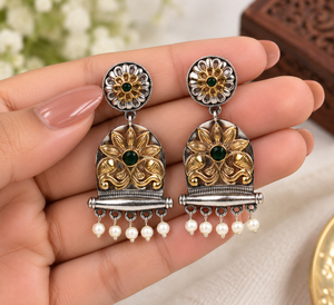 Boucles d'oreilles pendantes bohèmes florales en argent oxydé bicolore avec pierre verte sertie clos et perles pour femme - Prix de gros - Fournisseur - Product Image 4
