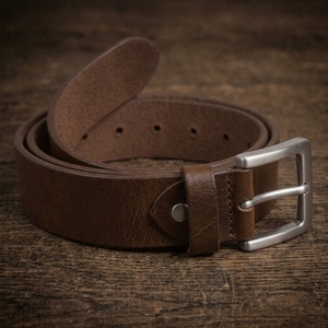 Cinturón clásico de cuero marrón para hombre, accesorio de moda informal y duradero - Product Image 1