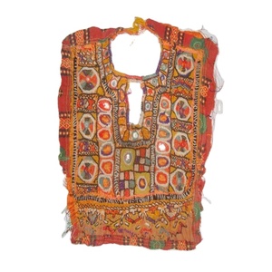 Blusas y Vestidos Étnicos de Algodón con Apliques Bordados Hechos a Mano, Estilo Tribal Afgano Baloch Vintage - Product Image 1