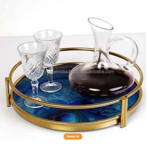 Plateau de service en marbre et bois personnalisé avec un design unique en métal et en acier pour la maison, la cuisine et la décoration élégante. - Product Image 4