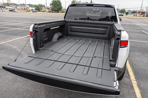 Pick-up d'occasion propre 2022 Rivian R1T Launch Edition – Prêt à être expédié - Product Image 6