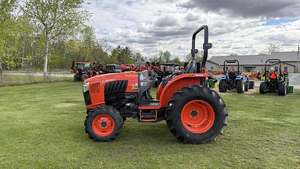 Tractor 2026 L4060HST de 210HP, 4WD, Transmisión por Engranajes, Premium, Listo para Exportación, Equipo Agrícola de Uso Pesado, Suministro al por Mayor - Product Image 4