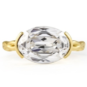 Anillo de compromiso solitario moderno de oro amarillo macizo con banda de cuerda trenzada horizontal y diamante ovalado de 4.04 ct cultivado en laboratorio. - Product Image 3