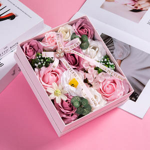 Boîte cadeau de luxe LANJO en forme de cœur avec bouquet de roses en savon fait main - Réutilisable, non toxique, durable - Product Image 1