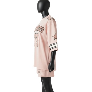 Ensemble short et maillot de football pour femmes, qualité supérieure, 180 GSM, polyester à séchage rapide, style panneau rose, impression de logo personnalisé, ensembles pour femmes 100% coton - Product Image 3