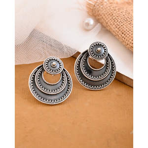 Boucles d'oreilles fines Meera Jaipur Chaand - Product Image 2