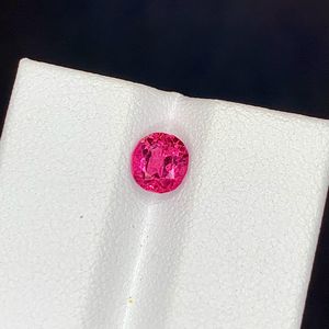 Spinelle ovale rose vif naturelle d'Inde, qualité excellente et rare, certifiée par un tiers, idéale pour la création de bijoux fins - Product Image 4