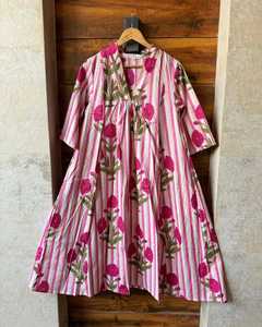 Vestido Maxi Rosa Intenso, Estampado a Mano con Bloques Indios, de Algodón, para Uso Diario, Cómodo, Lavable, Ideal para Bodas y Verano - Product Image 2