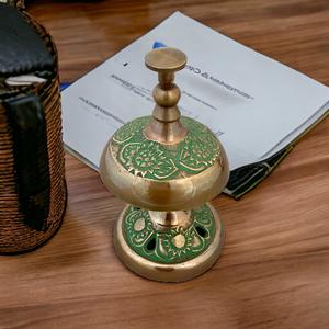 Cloche de table en laiton orné et gaufré, design décoratif artistique, légère, pour bureau, comptoir, réception et décoration intérieure - Product Image 6