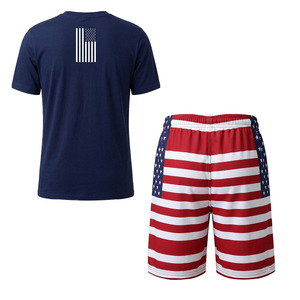 Camiseta de hombre con estampado de la bandera estadounidense, cuello redondo, informal, para verano, de punto, poliéster, manga corta, conjunto de dos piezas con pantalones cortos. - Product Image 2