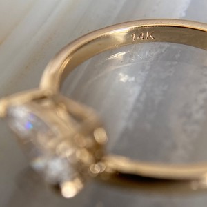 Diamant de laboratoire VVS taille poire, certifié IGI, solitaire en platine et or, cadeau de luxe pour femme, pour fiançailles, mariage ou anniversaire - Product Image 6