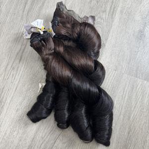 Cabello humano rizado de primavera que hace la peluca a juego Extensiones de cabello de encaje normal suizo Precio de fábrica - Product Image 4