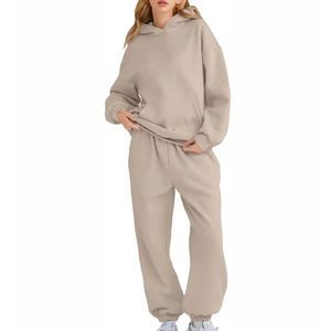 Ensemble de survêtement beige surdimensionné personnalisé pour femme, fabriqué au Pakistan – Nouveauté, doux et confortable - Product Image 1