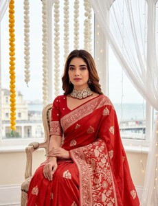 Sari de Seda Roja con Bordado Dorado, Traje Tradicional Indio para Bodas, para Mujer, Largo hasta el Suelo, Corte Regular, para Todas las Estaciones, Protección Solar - Product Image 1