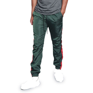 Pantalones Deportivos Cortavientos para Hombre, Pantalones de Entrenamiento Profesional con Tela Transpirable, Movimiento Flexible y Comodidad Duradera - Product Image 3