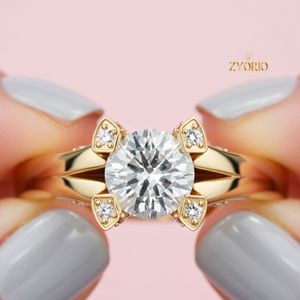 Anillo de Compromiso Solitario de Corte Redondo, Oro de 18K, Acento Geométrico, Anillo de Novia de Lujo para Mujer - Product Image 4