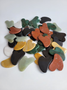 Gua Sha de Amatista Natural de Primera Calidad en Oferta para el Cuidado Facial de la Piel, Masajeador de Cristal de Jade, Precio de Fábrica al por Mayor - Product Image 5