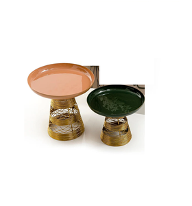 Expositor de Repostería Industrial Personalizable de Hierro Fundido para Interiores de Panaderías Modernas que Resalta la Resistencia y Funcionalidad del Metal Crudo - Product Image 1