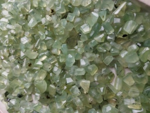 Pierre précieuse naturelle de préhnite en gros pour la fabrication de bijoux, magnifique pierre de préhnite pour accessoires et décoration intérieure - Product Image 3
