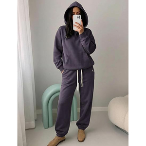 Ensemble 2 pièces décontracté pour femme : sweat à capuche uni et pantalon large en polaire respirante pour l'automne - Product Image 4