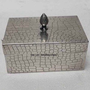 Boîte à bijoux en aluminium au design avantageux pour accessoires de beauté et articles personnels, boîte de rangement pour bijoux en gros - Product Image 1