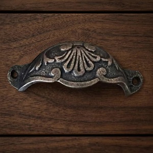 Poignée de tiroir industrielle traditionnelle en fonte avec design coquille pour meubles de cuisine, chambre et salle à manger - Durable - Product Image 3