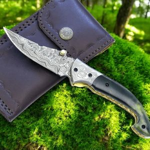 Couteaux de chasse pliants à motif Damas faits à la main avec poignée en métal décorative, lame pointue et étui de transport en cuir - Product Image 4