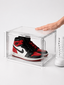 Boîte de présentation de chaussures en acrylique moderne et élégante, finition polie, taille et couleur personnalisables, protège les chaussures de la poussière, visibilité facile pour une utilisation simple. - Product Image 1