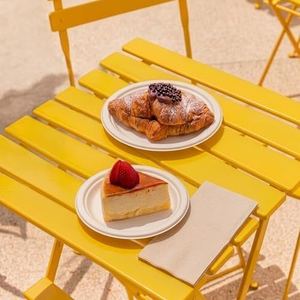 Assiettes rondes en bagasse de canne à sucre de 6 pouces, très vendues, pour la restauration rapide et les collations, assiettes jetables pour la vente à emporter et l'usage occasionnel - Product Image 1