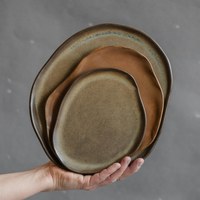 Service de table en céramique de luxe avec dentelle dorée en relief, nouvelles assiettes décoratives en porcelaine pour la maison, la décoration de table, les mariages, les hôtels et les fêtes