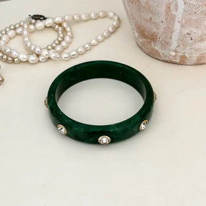 Bracelet tendance SOFIYA CRAFT en acrylique vert large avec incrustation de fleurs dorées, cadeau pour femme, certifié par une tierce partie - Product Image 2