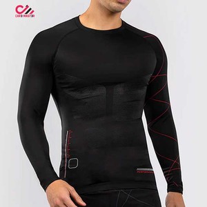 Créez votre propre rashguard à manches longues avec impression de logo personnalisée, rashguard uni de haute qualité pour hommes, en vente. - Product Image 1