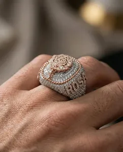 Bague de cocktail de luxe pour homme plaquée or rose avec motif floral, sertie de moissanite pavée, bijou en or massif 18 carats, cadeau - Product Image 1