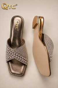 Sandales compensées métalliques à strass et perles pour femme, mules à enfiler à bout carré, idéales pour les soirées estivales - Product Image 4
