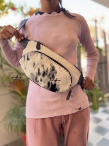 Sac de voyage tendance en cuir de vachette à poils, facile à transporter, multi-usages, style ceinture porte-argent, en promotion - Product Image 6