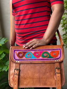 Bolso de cuero bordado Estilo Vintage, bandolera multicolor de 10x13 pulgadas - Product Image 3